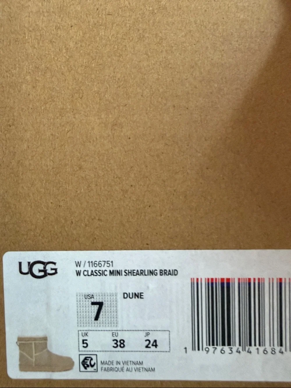 UGG shoebox label